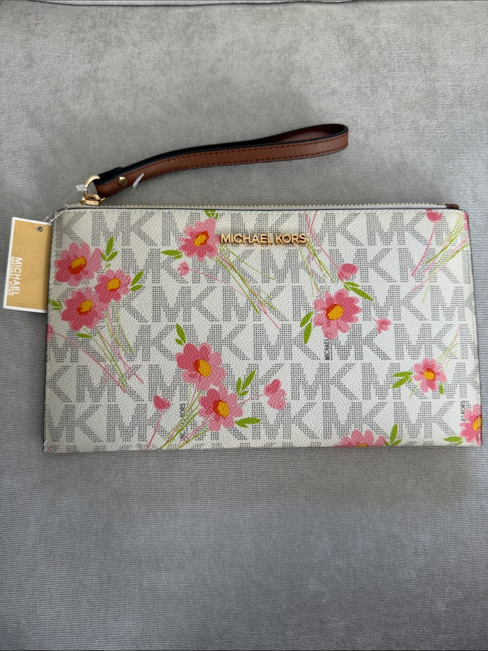 ❤️NEW!!!❤️ Michael Kors Cream MK Logo Floral Wristlet with Brown Strap
